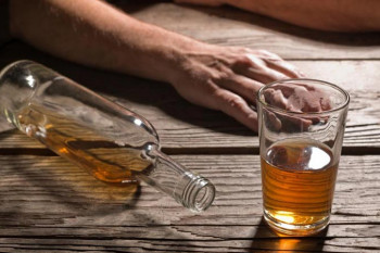 عوارض مصرف الکل بر روند پیری زودرس پوست