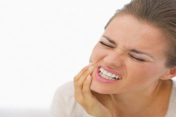 علائم به عصب رسیدن دندان چیست ؟