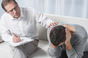 روانپزشک کیست ؟ چه کسانی نیاز به روانپزشک دارند ؟