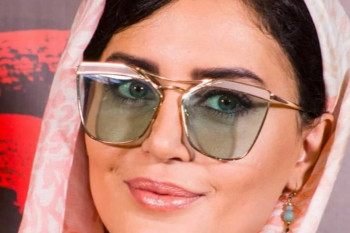 پوشش متفاوت و دیدنی الناز در پردیس چارسو