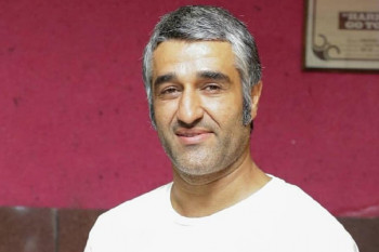 مامک خواهر پژمان جمشیدی در کنار پدرش خارج از کشور