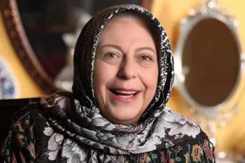 قابی قدیمی از مادر سینمای ایران در لباس عروس و در کنار همسر خوش تیپش !!