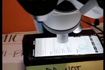 ببینید صفحه موبایل زیر میکروسکوپ چه شکلیه ؟!