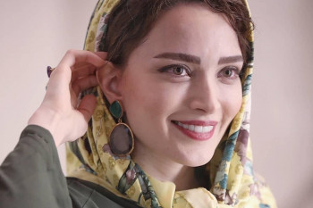 بوسه بهنوش طباطبایی بر صورت دوست بازیگرش