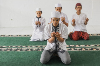 حکم جواب دادن به موبایل در حال نماز از نظر بزرگان دین