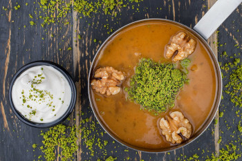 روش تهیه آبگوشت به و گردو، غذای محبوب اراکی ها