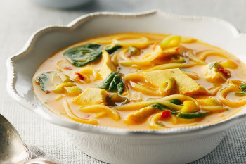 سوپ کاری مرغ و نارگیل، غذای محبوب تایلندی
