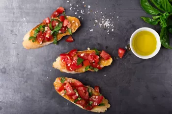 روش تهیه بروسکت گوجه فرنگی ایتالیایی