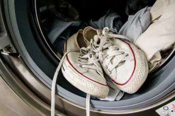 چگونگی شستشوی کفش در ماشین لباسشویی