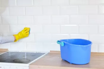 بهترین روش ها برای تمیز کردن کاشی آشپزخانه