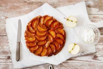 با مراحل پخت کیک سیب خیس در منزل آشنا شوید!