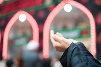 آداب خواندن زیارت عاشورا و مکان مناسب برای خواندن دعا