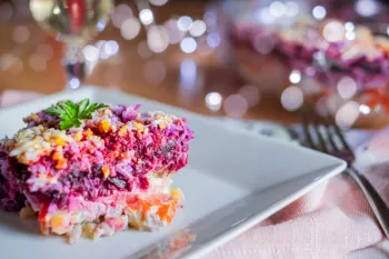 دستور تهیه سالاد الویه لبو با سبزیجات معطر