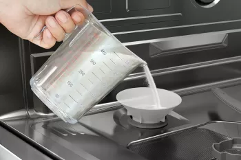 چرا چراغ نمک ماشین ظرفشویی روشن می شود ؟