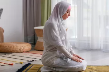 آیا تند خواندن نماز باعث باطل شدن آن می شود ؟