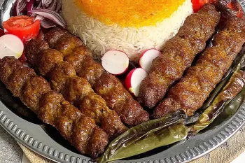 چرا کباب کوبیده سفت می‌شود و چگونه می‌توان این مشکل را حل کرد؟