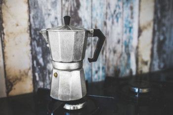 آموزش روش تمیز کردن قهوه جوش در 4 مرحله