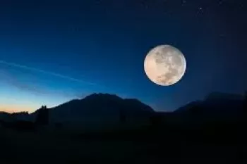 کپشن عاشقانه و احساسی در مورد ماه