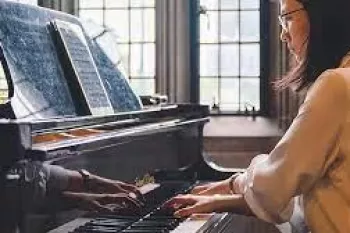 کپشن عاشقانه و لاکچری خاص درباره پیانو