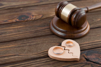 حق طلاق در قانون با چه کسی است ؟