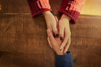 15 متن ناب عاشقانه برای تبریک روز جهانی دوست به همسر