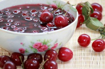 طرز تهیه 2 مدل ترشی آلبالو + فوت و فن های خوشمزه شدن آن