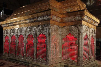 15 عکس حیرت انگیز از ضریح و قبر مطهر امام حسین (ع)