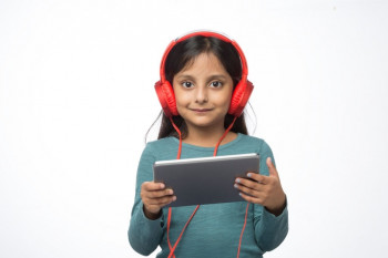 دانلود 100 آهنگ کودکانه انگلیسی | شاد و مهیج