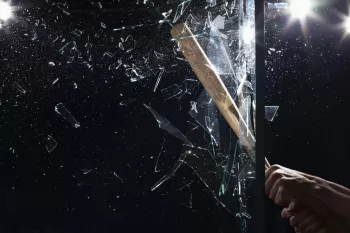 دانلود خفن ترین گیف های شکستن شیشه