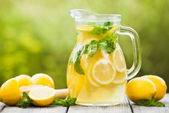 ارزش غذایی و خواص حیرت انگیز آب لیمو را بدانید !
