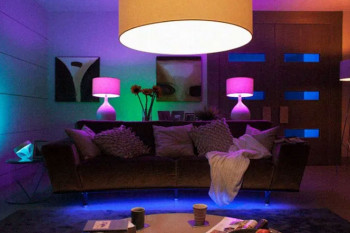 نحوی تغییر رنگ روشنایی اتاق ها با لامپ های هوشمند