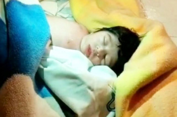 نوزادی که در غسالخانه زنده شده بود درگذشت