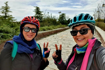 ابراز علاقه آناهیتا همتی به دوچرخه سواری!