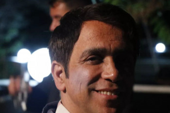عینک عجیب امیر کربلایی زاده در باغ زیبای پرگل!