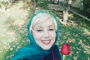 عکس زیر خاکی و دیده نشده از بهنوش بختیاری همراه با برادر خواهرش!