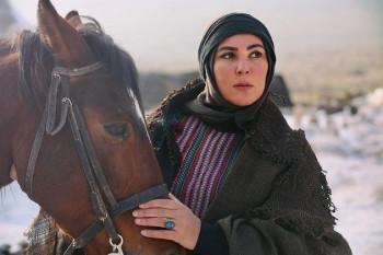 خاطره بازی لاله اسکندری با سریال خاطره انگیز خاک سرخ!