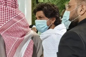 شاهرخ خان حج عمره به جا آورد