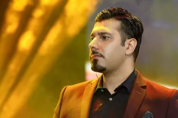 اجرای عجیب احسان خواجه امیری در کنسرتش / ویدیو