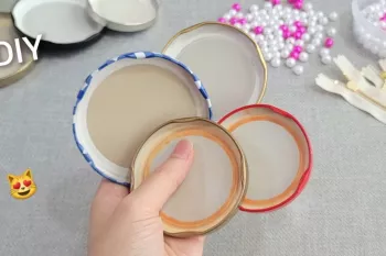 من با درب فلزی شیشه جای سکه برای داخل کیف میسازم / من در روز ۱۰ تا میسازم و میفروشم