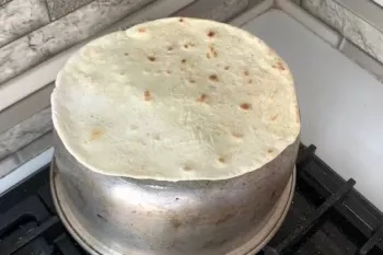نون لواش خونگی بهترین نونی بود که خوردم / با ته قابلمه نان بپز