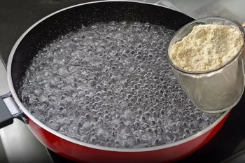 آرد رو بریز توی آب جوش از نتیجش شگفت زده میشی! دو تا دستور آشپزی خوشمزه