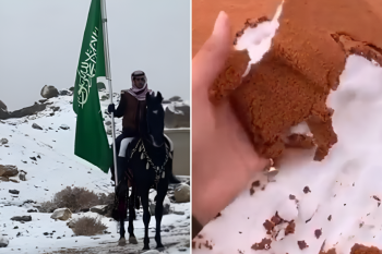 برف در زیر شن های بیابان عربستان!