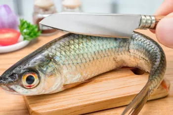 طرز تهیه ماهی سرخ شده مینیاتوری / پخت غذای کوچک در آشپزخانه مینیاتوری !