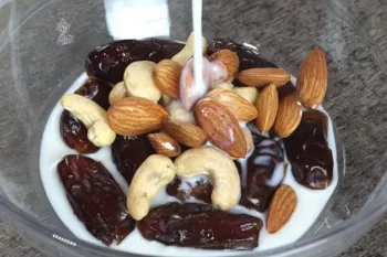 شیر را به خرما و مغزها اضافه کنید، از نتیجه شگفت زده خواهید شد !