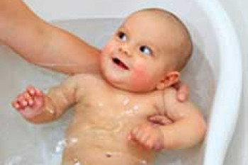 هنگام حمام کردن نوزاد به چه نکاتی باید توجه کرد؟