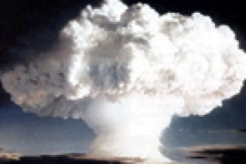 بمباران هسته‏ اي شهر هيروشيماي ژاپن توسط امريكا در جريان جنگ جهاني دوم (1945م)
