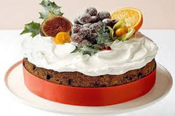 کیک میوه ای کلاسیک
