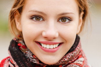 برای سفید کردن دندان به صورت طبیعی چه راه کارهایی می شناسید؟