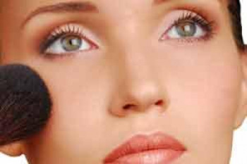 انواع مختلف رژگونه زدن را یاد بگیرید تا زیباتر جلوه کنید