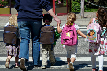 راهنمای انتخاب کیف مدرسه مناسب برای سلامتی کودکان 
